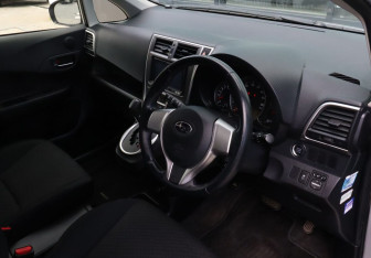 Подержанный автомобиль Subaru Trezia 2013 года (9 фото)