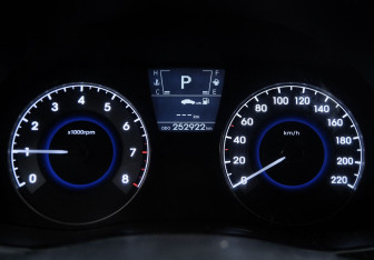 Подержанный автомобиль Hyundai Solaris Sedan 2011 года (16 фото)