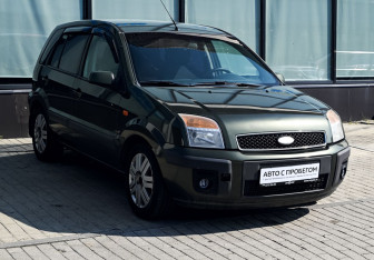 Подержанный автомобиль Ford Fusion 2007 года (7 фото)