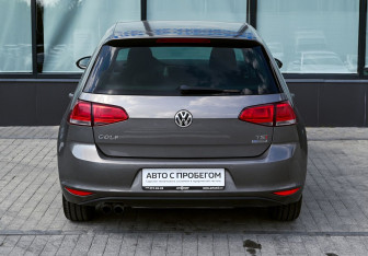 Подержанный автомобиль Volkswagen Golf Hatchback 2013 года (4 фото)
