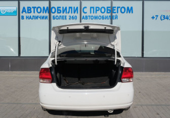 Подержанный автомобиль Volkswagen Polo Sedan 2013 года (19 фото)