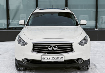 Подержанный автомобиль Infiniti FX 2012 года (8 фото)