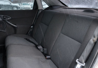 Подержанный автомобиль Ford Focus Sedan 2003 года (17 фото)