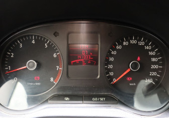 Подержанный автомобиль Volkswagen Polo Sedan 2013 года (11 фото)