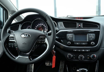 Подержанный автомобиль Kia Ceed Hatchback 2014 года (10 фото)