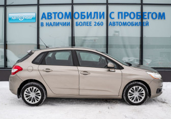 Подержанный автомобиль Citroen C4 Hatchback 2012 года (6 фото)