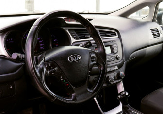 Подержанный автомобиль Kia Ceed Hatchback 2017 года (15 фото)