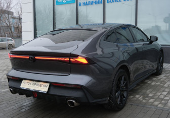 Подержанный автомобиль Changan UNI-V 2023 года (5 фото)