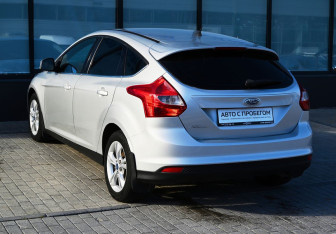 Подержанный автомобиль Ford Focus Hatchback 2011 года (3 фото)