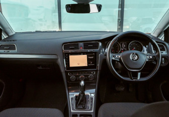 Подержанный автомобиль Volkswagen Golf Wagon 2018 года (17 фото)