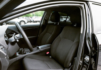 Подержанный автомобиль Toyota Avensis Sedan 2009 года (15 фото)