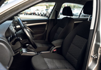 Подержанный автомобиль Skoda Octavia Liftback 2012 года (14 фото)