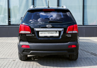 Подержанный автомобиль Kia Sorento 2010 года (4 фото)