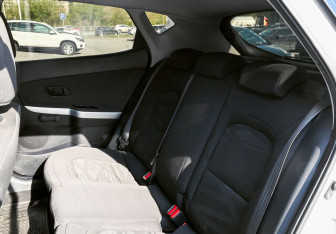 Подержанный автомобиль Kia Ceed Hatchback 2012 года (16 фото)