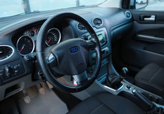 Подержанный автомобиль Ford Focus Sedan 2010 года (9 фото)