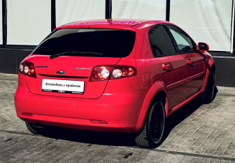 Подержанный автомобиль Chevrolet Lacetti Hatchback 2005 года (5 фото)