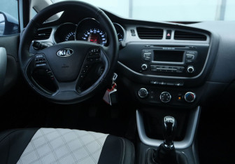 Подержанный автомобиль Kia Ceed Wagon 2014 года (10 фото)