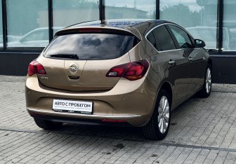 Подержанный автомобиль Opel Astra Hatchback 2012 года (5 фото)