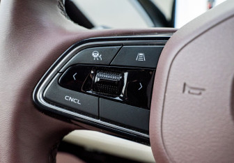 Подержанный автомобиль Geely Monjaro 2024 года (12 фото)