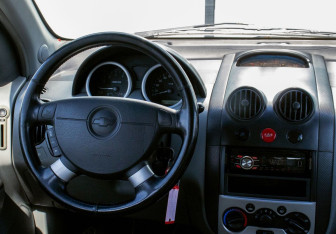 Подержанный автомобиль Chevrolet Aveo Hatchback 2005 года (18 фото)