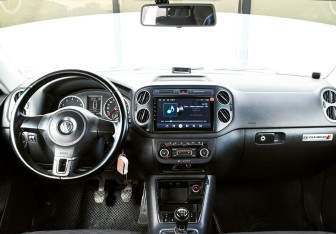 Подержанный автомобиль Volkswagen Tiguan 2012 года (16 фото)