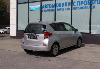 Подержанный автомобиль Subaru Trezia 2013 года (5 фото)