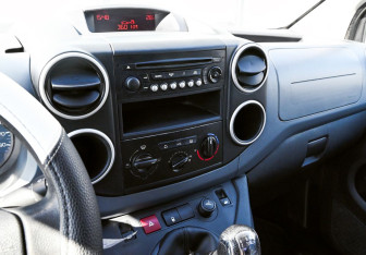 Подержанный автомобиль Peugeot Partner 2012 года (10 фото)