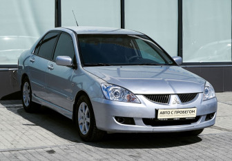 Подержанный автомобиль Mitsubishi Lancer Sedan 2005 года (7 фото)