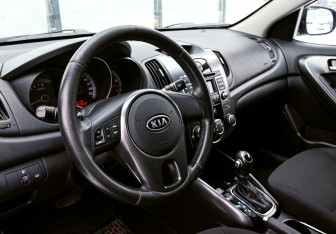 Подержанный автомобиль Kia Cerato Sedan 2010 года (10 фото)