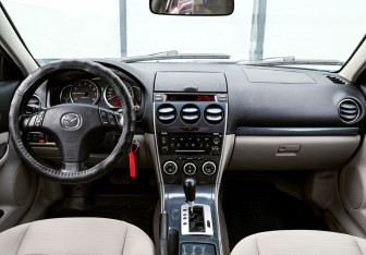 Подержанный автомобиль Mazda 6 Sedan 2006 года (18 фото)