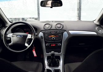 Подержанный автомобиль Ford Mondeo Sedan 2012 года (19 фото)