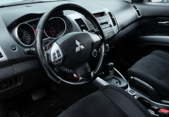 Подержанный автомобиль Mitsubishi Outlander 2008 года (9 фото)