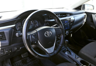 Подержанный автомобиль Toyota Corolla Sedan 2013 года (14 фото)
