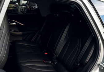 Подержанный автомобиль Omoda C5 2022 года (17 фото)