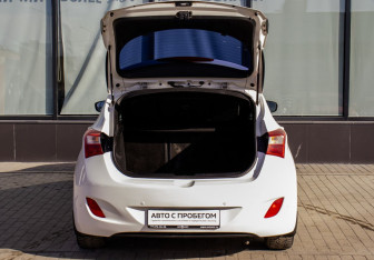 Подержанный автомобиль Hyundai i30 Hatchback 2013 года (20 фото)