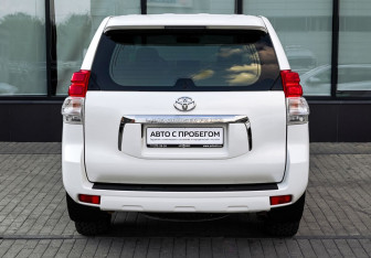 Подержанный автомобиль Toyota Land Cruiser Prado 2012 года (4 фото)