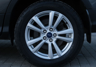 Подержанный автомобиль Ford Kuga 2017 года (20 фото)