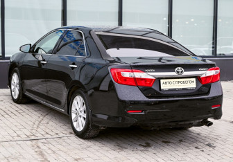 Подержанный автомобиль Toyota Camry Sedan 2013 года (3 фото)