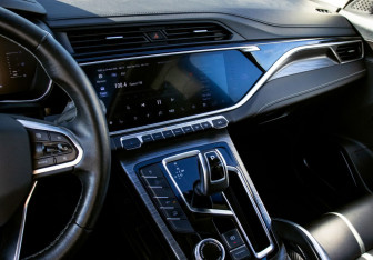 Подержанный автомобиль Geely Atlas Pro 2021 года (9 фото)