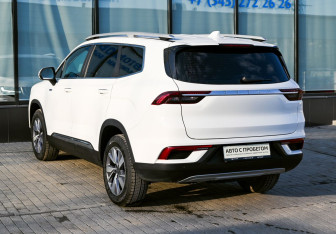 Подержанный автомобиль Geely Okavango 2022 года (3 фото)