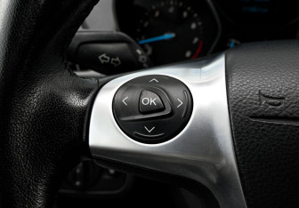 Подержанный автомобиль Ford Kuga 2014 года (14 фото)