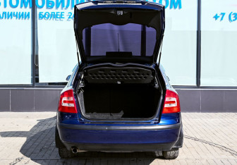 Подержанный автомобиль Skoda Octavia Liftback 2008 года (17 фото)