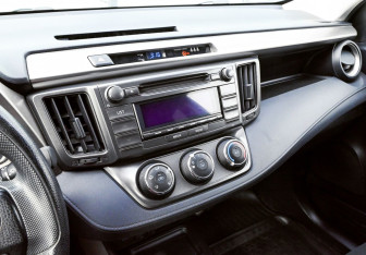Подержанный автомобиль Toyota RAV4 2015 года (10 фото)
