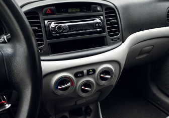 Подержанный автомобиль Hyundai Verna Sedan 2007 года (11 фото)