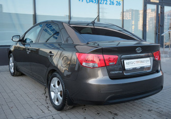 Подержанный автомобиль Kia Cerato Sedan 2009 года (3 фото)