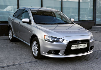 Подержанный автомобиль Mitsubishi Lancer Sedan 2013 года (7 фото)