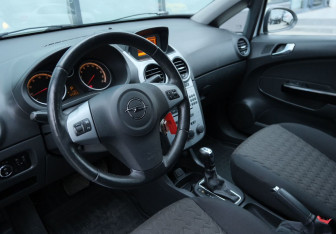Подержанный автомобиль Opel Corsa 2012 года (9 фото)