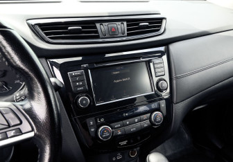 Подержанный автомобиль Nissan X-Trail 2021 года (10 фото)