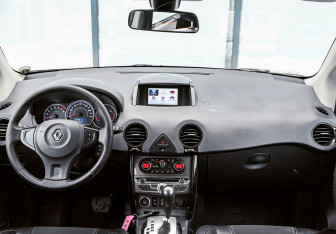 Подержанный автомобиль Renault Koleos 2013 года (12 фото)