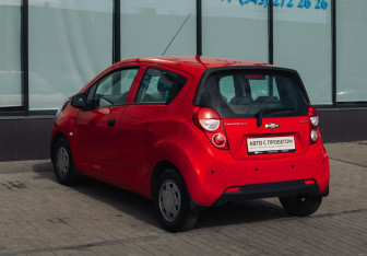 Подержанный автомобиль Chevrolet Spark 2013 года (3 фото)